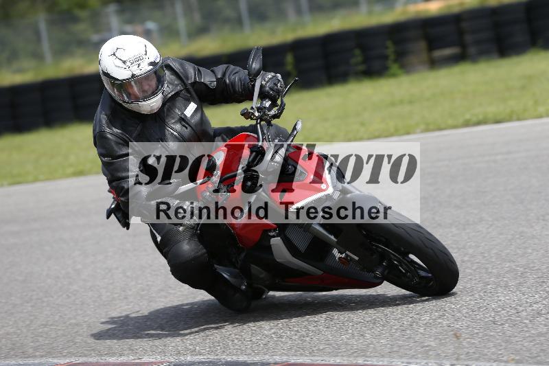 /Archiv-2024/29 12.06.2024 MOTO.CH Track Day ADR/Gruppe blau/Team